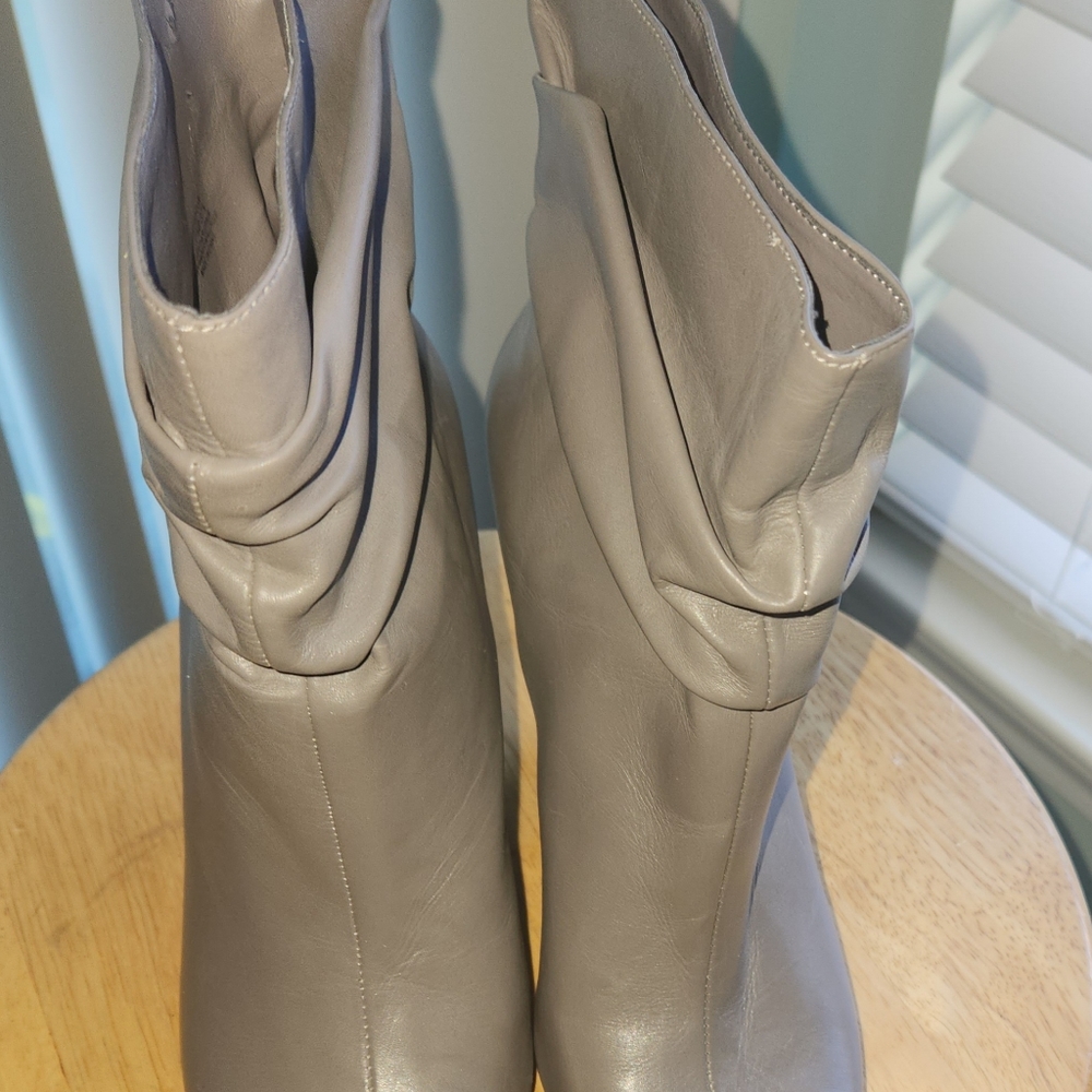 New worn BCBG booties - Picture 7 of 7